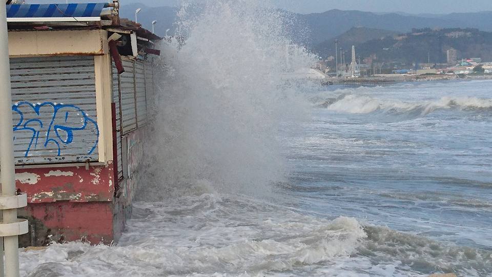 El tiempo Andalucía Aviso naranja por fenómenos costeros olas