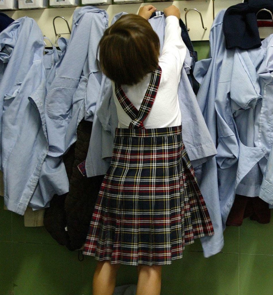 Reportaje de uniformes en colegios. Madrid, 26-IX-02. Foto: José Ramón Ladra.